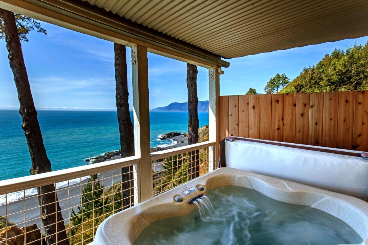 Amazing Oceanview 2 Bedroom Oceanfront! By Oceanviewhottubs Shelter Cove, Ca Tesla Ev Station Extérieur photo