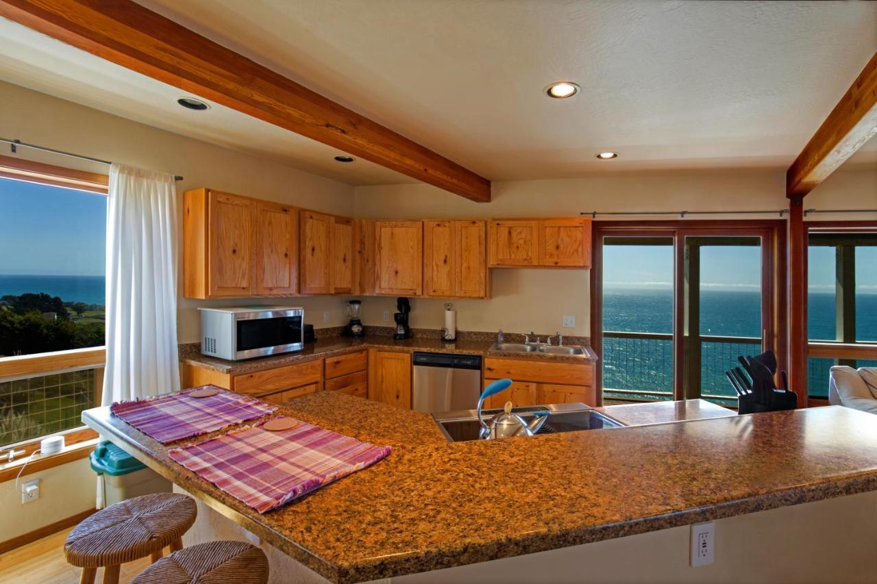 Amazing Oceanview 2 Bedroom Oceanfront! By Oceanviewhottubs Shelter Cove, Ca Tesla Ev Station Extérieur photo