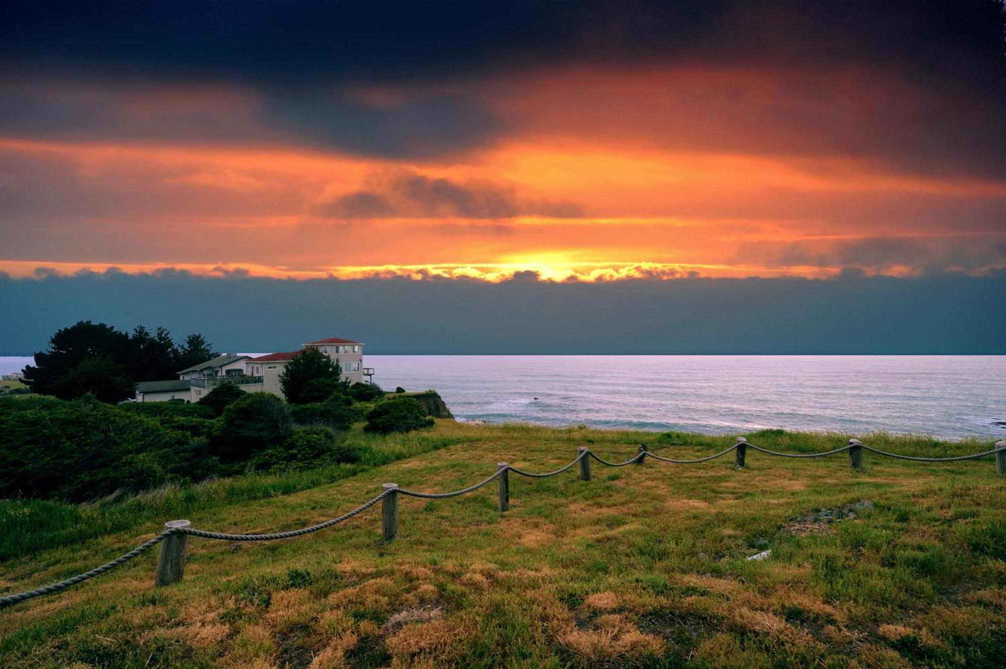 Amazing Oceanview 2 Bedroom Oceanfront! By Oceanviewhottubs Shelter Cove, Ca Tesla Ev Station Extérieur photo