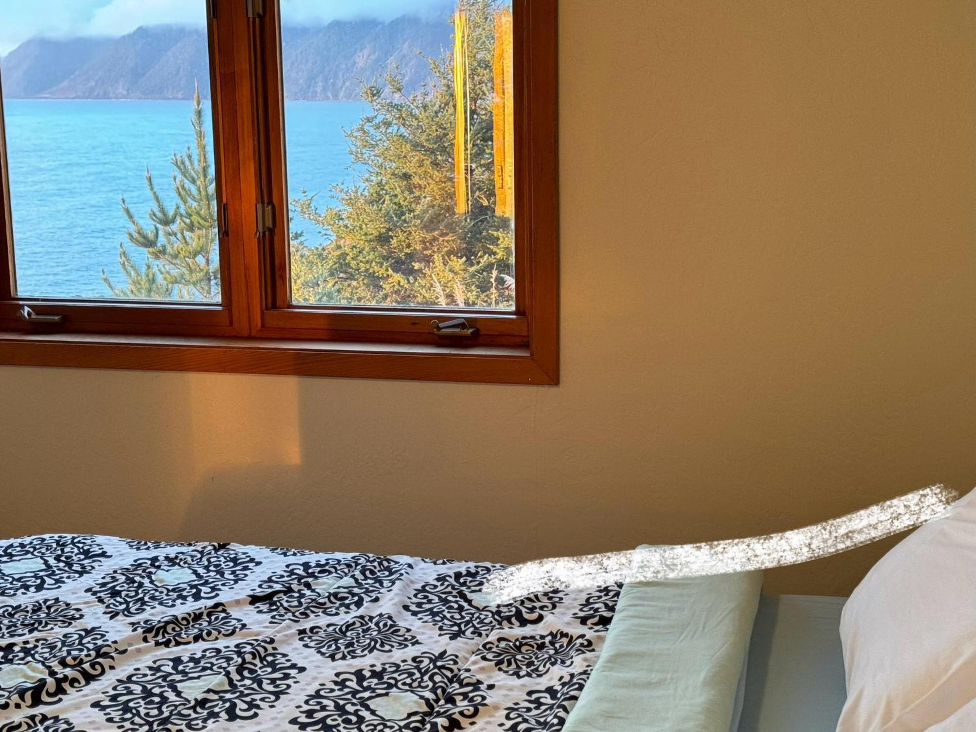 Amazing Oceanview 2 Bedroom Oceanfront! By Oceanviewhottubs Shelter Cove, Ca Tesla Ev Station Extérieur photo